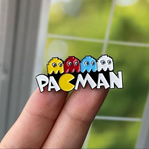 Pac-Man Enamel Pin/ Brooch Lapel - Picture 1 of 6